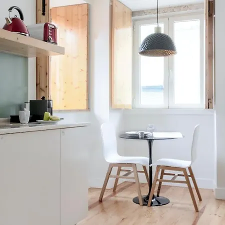 Plum Guide - The Fable Collage Apartment *